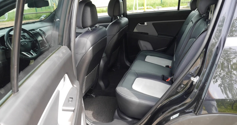 Kia Sportage cena 48900 przebieg: 117000, rok produkcji 2015 z Starachowice małe 781